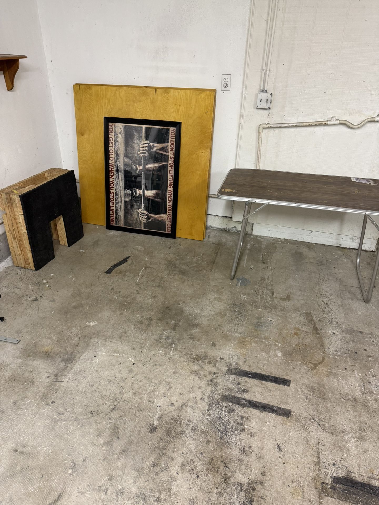 Free gym lifting platforms and card table