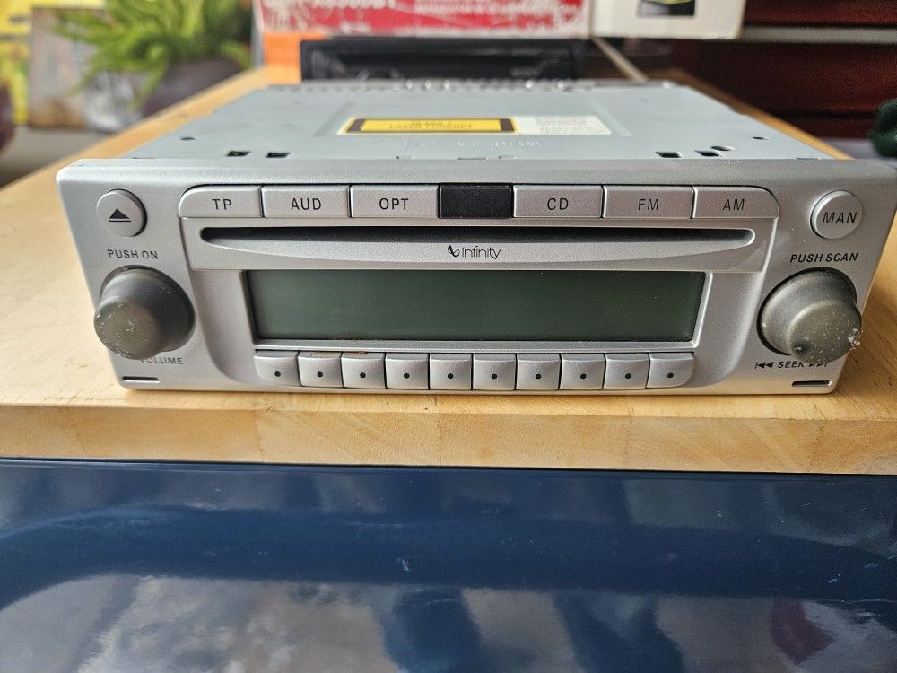 Chrysler CROSSFIRE CAR STEREO (OEM) Infinity