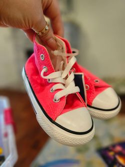 New Girls Hot Pink Converse