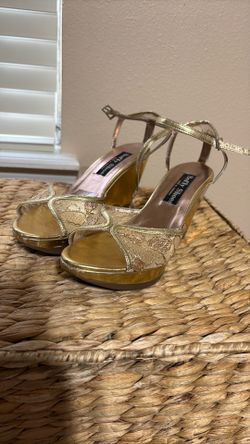 Sofly Shoes. Gold open toe and cutout sandals with low heel. Size 6