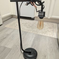 Modern Industrial table Lamp - Matte Black with Edison Bulb - 2