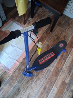 Razor scooter like New used 3 time 70$