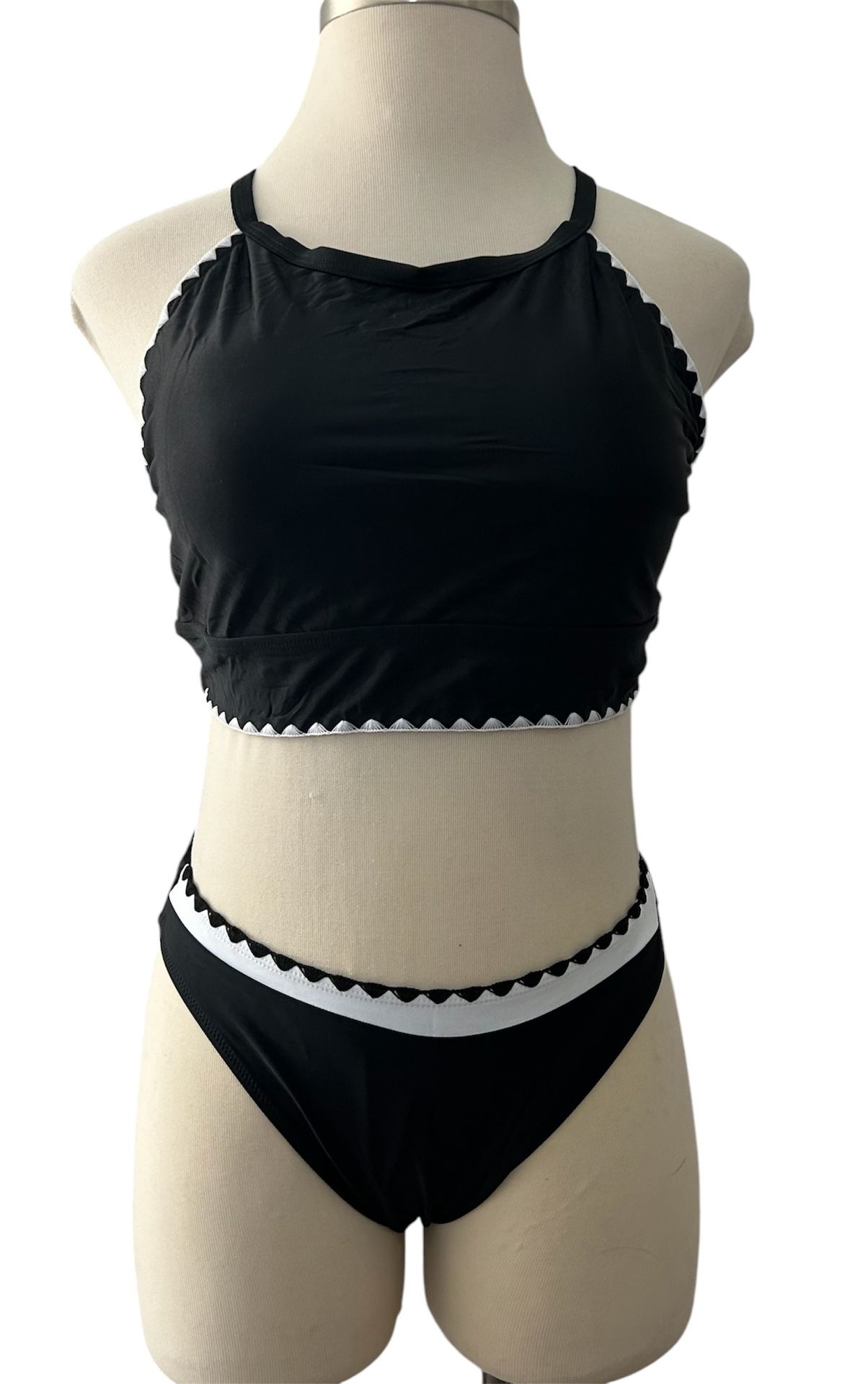 BLOOMING JELLY Blk/Wht Halter High Waisted Bikini Swimsuit Women’s Lg/XL NWOT