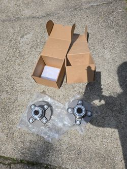 Hubs for 2005  nissan sentra  rear