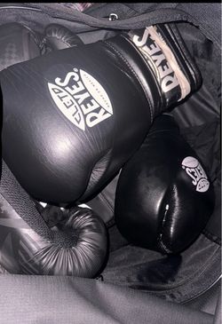 Cleto Reyes boxing gloves