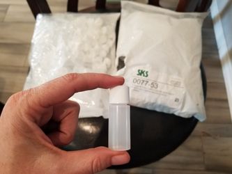 96 small plastic bottles with screw lids SKS