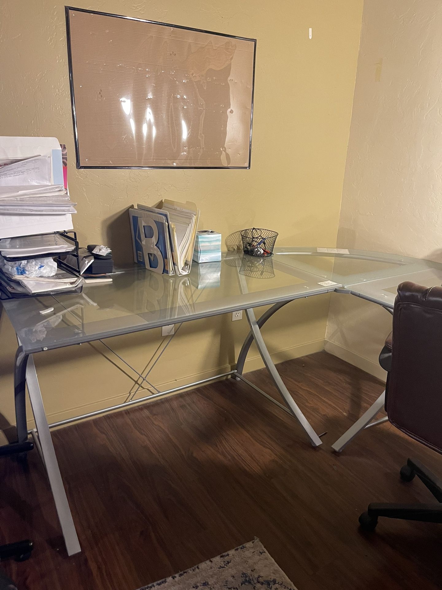 Realspace® Vista Glass 76"W L-Shape Corner Desk, Silver+ Chairs 