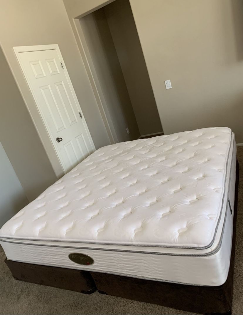 KING MATTRESS BEAUTYREST AND FREE BOX SPRINGS