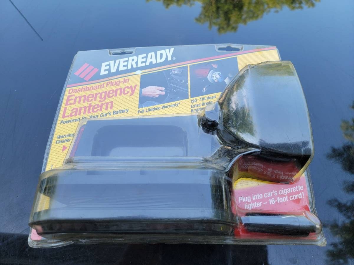 NEW Eveready Dashboard Plug-In Emergency Lantern

