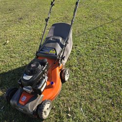 Husqvarna 21" Self-propelled Lawn Mower 