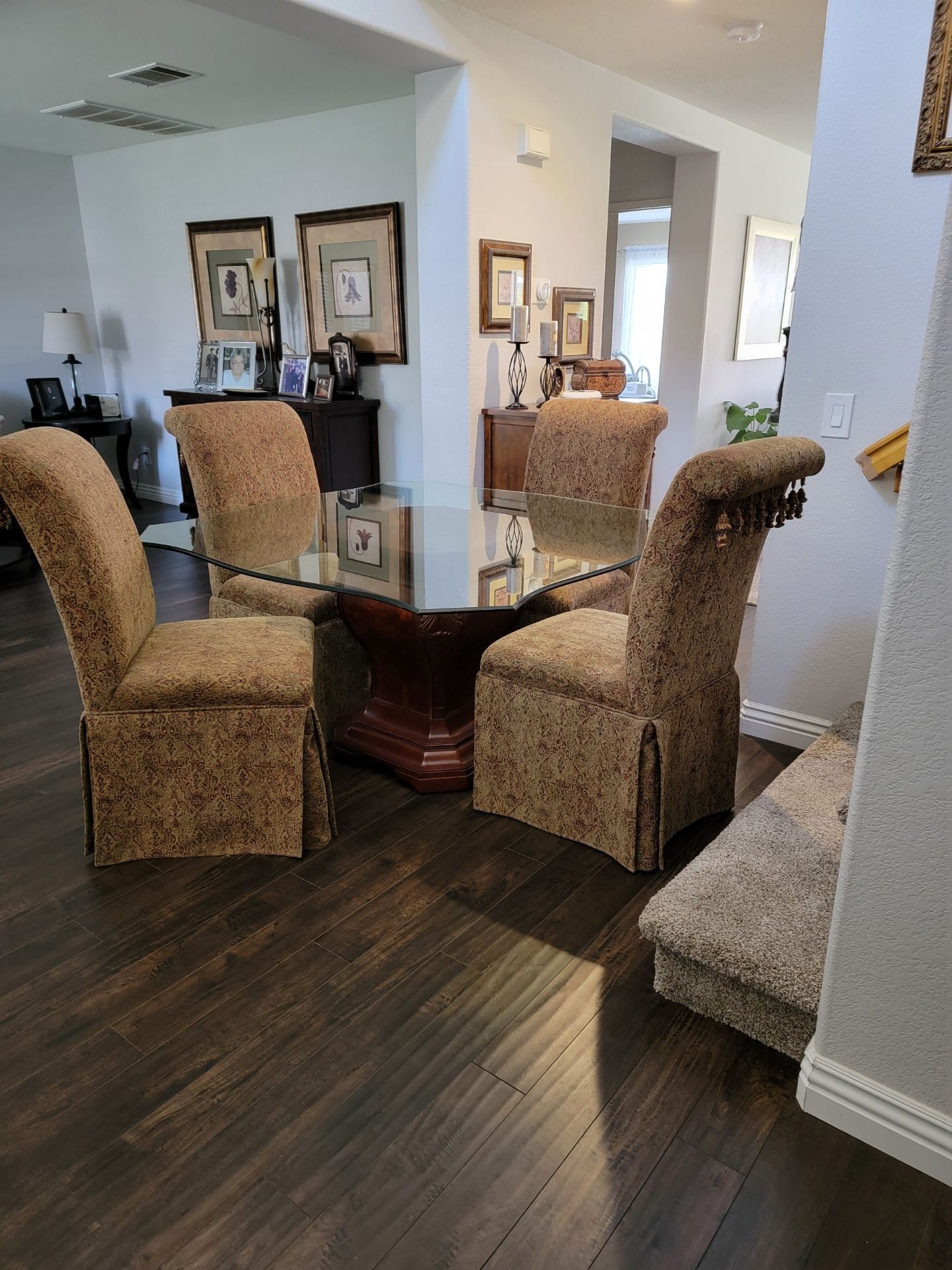 BOMBAY CO. Hamilton 54”Dining Table 4 Chairs 