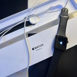 Apple Watch Series 3 w Charger & Wristband