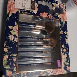 8pc Makeup Set