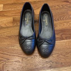 Gray Flat Shoes Size 6 