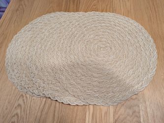 Round dining place mats - set of 4