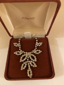 Swarovski crystal neckless + matching earrings