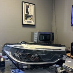 BMW 540i And M5 F90 PRE LCI OEM RIGHT PASSENGER ADAPTIVE LED HEADLIGHT HOUSING 2017-2021