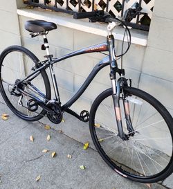 Schwinn Hybrid Comfort City Bike - Excellent Condition - Ready to Ride