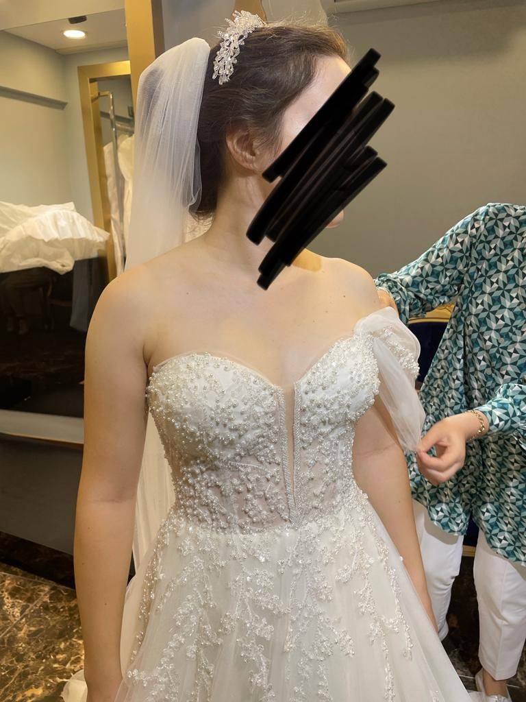 Brandnew Wedding Dress With Accessories