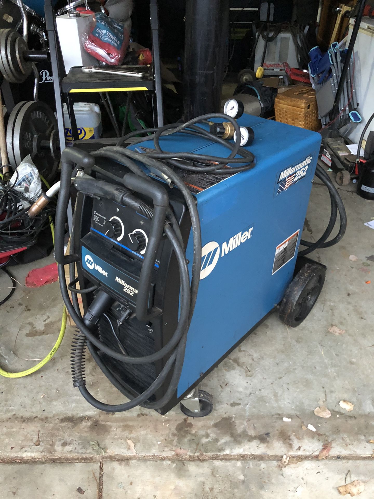 Miller Millermatic 252 Mig welder 300 amps for Sale in Riverside, CA