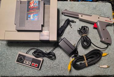 Original Nintendo NES with Zapper Gun and Game