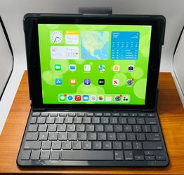 Apple iPad 5 32GB Cellular UNLOCKED W/Bluetooth Keyboard