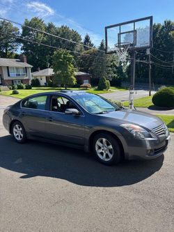 Nissan Altima 4-Door Sedan