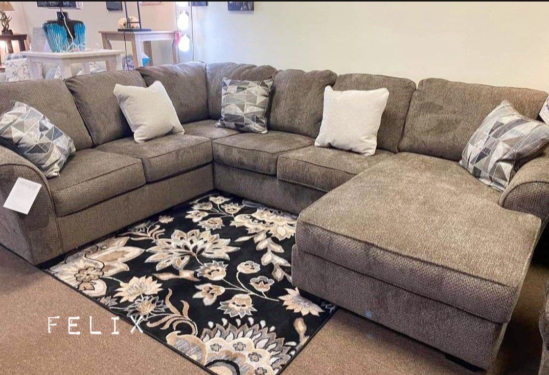 Benchcraft Graftin Teak U Shape Sectional With Chaise 🔥 Living Room Set | Brand New | Large |