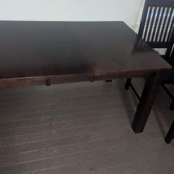 Dining table w/ext 4 chairs 