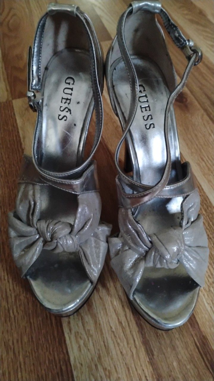 NEW GUESS Women's Heels. NUEVOS 👠 size 8