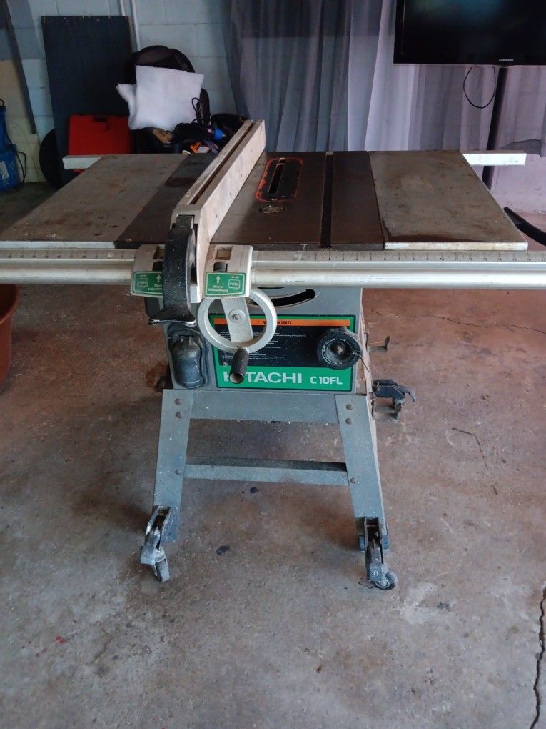 Table saw. Hitashi