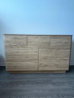 Light Oak Wood Dresser with 7 Drawers