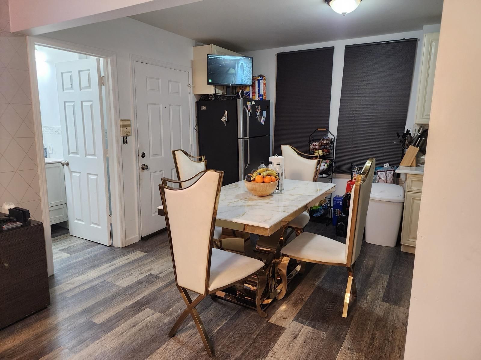 Kitchen Table And Chairs (4) Person