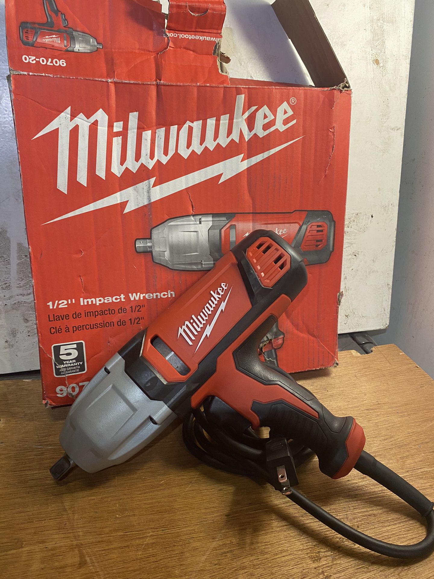 Milwaukee half-inch impact wrench with detent pin And rocker switch