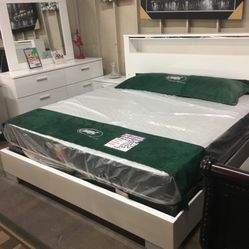 Ek Bedframe, Nightstand, Dresser, Mirror 