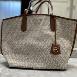 Michael Kors Jane Large Logo Tote Bag  