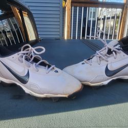 Trout BB Molded Plastic Cleats