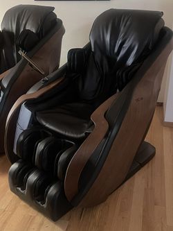 Cirrus DCore Massage Chair