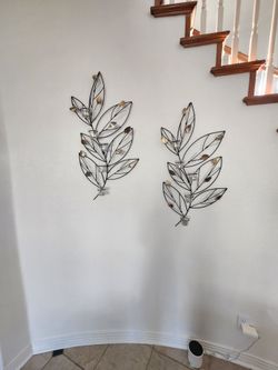 Wall hanging with tea lights