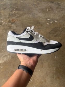 Nike airmax 1 low top lace up black and grey