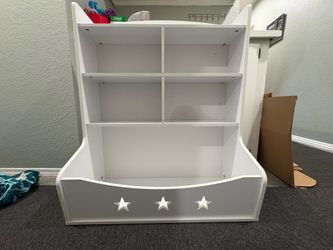 Children’s wooden book / toy shelf