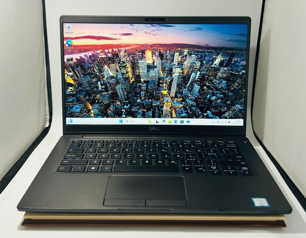 Dell Latitude 7400 14-inch Intel Core i7-8665 2.11Ghz 8GB 256GB SSD Windows 11 Pro