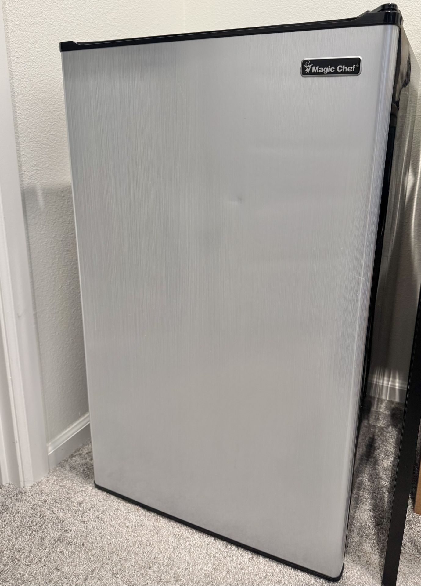 Mini fridge
