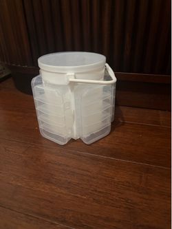 Storage container