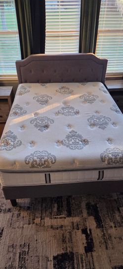 QUEEN BEDROOM SET