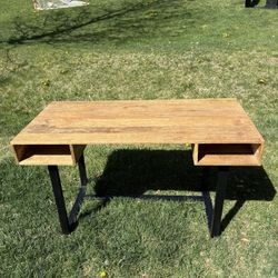 Minimalist Wood and Metal Desk – $45 – Pickup Only
