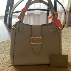 Pre-Loved Burberry Leather Bucket Bag