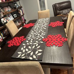 Crate & Barrel Dining Table With Chairs 