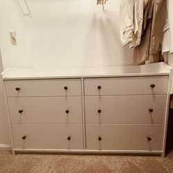 White 6 Drawer Dresser – Great Condition