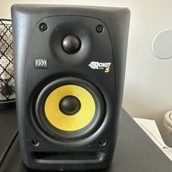 1 Speaker only one not a pair  KRK 5" Classic Studio Monitor in Studio Audio Monitors use work perfectly firm price 